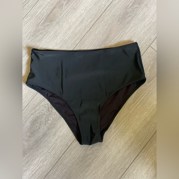 SHEIN Ruffle Top Bikini - Picture 2 of 5